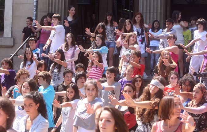 'Flashmob' junto al instituto Sagasta-26